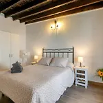 El Hogar De Ireneo A *