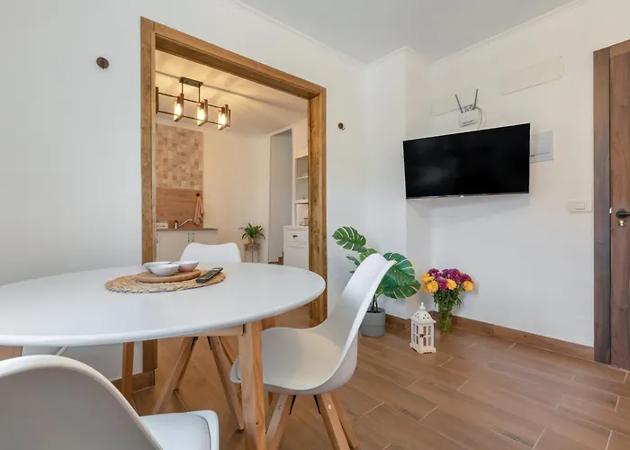 El Hogar De Ireneo A *